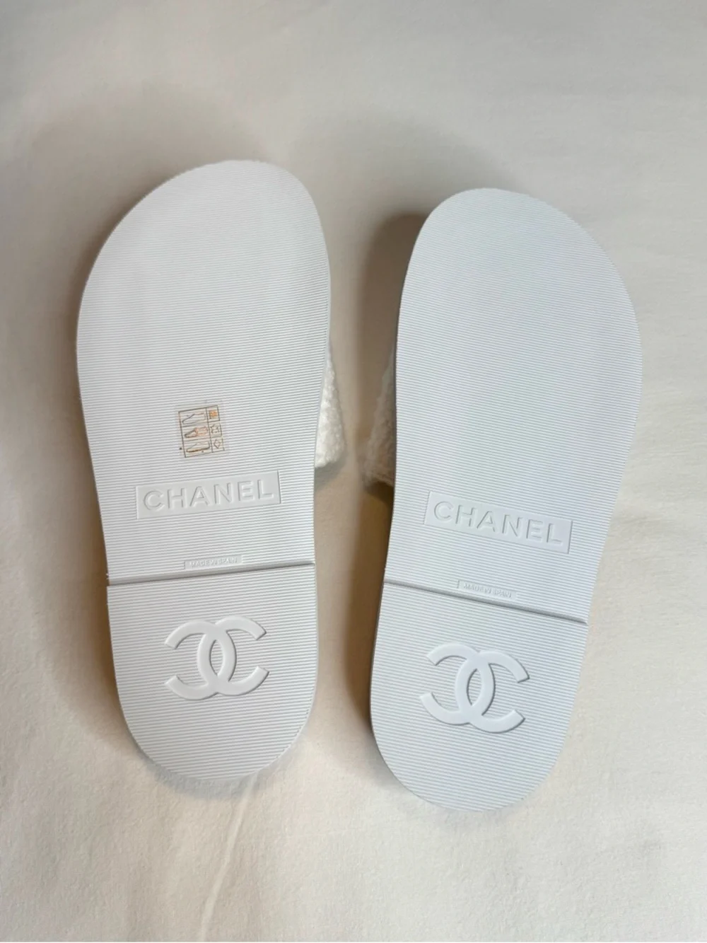 Chanel White Fabric Pearl Cork CC Slip On Slides Shearling Sandals Authentic 37